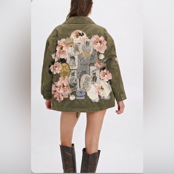 “Rabbits 🐇 and 👑 “ Floral Embellished Green Jacket - Picture 4 of 17